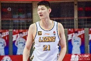 开云下载-带伤拿下两双!胡金秋12中6拿到19分10篮板 6前场篮板