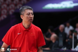 开云下载-媒体人：胡明轩的最后一攻 是勇士王朝水花就用过的EOG战术