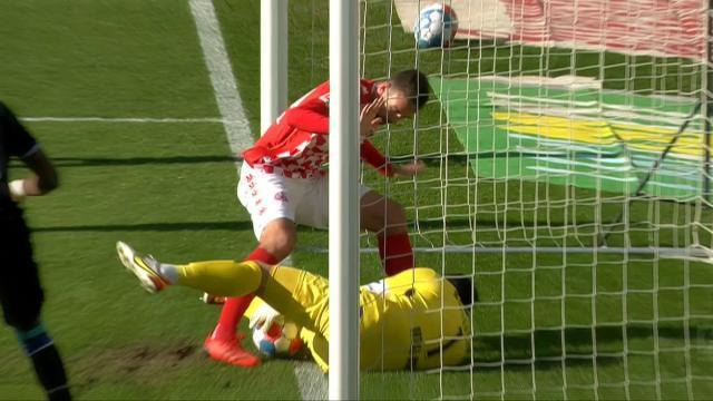 德甲赛场出现神奇一幕：门线技术抽风，VAR纠正判罚