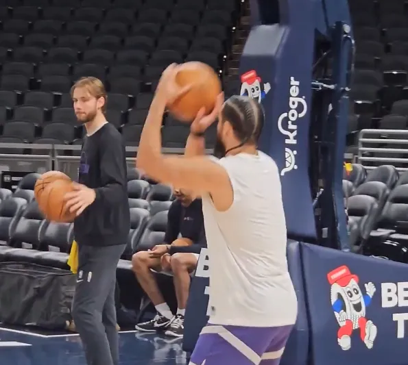 开云中国-恢复神速！狄龙目前已经拆掉石膏，今日可以完成投篮训练