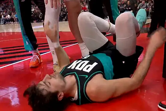 开云下载-阿夫迪亚首节拿到13分4助攻，开拓者首节33-33战平国王